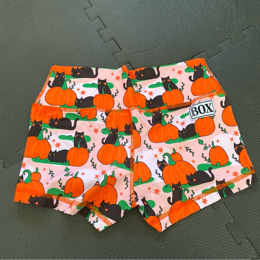 Rok the box shorts, M